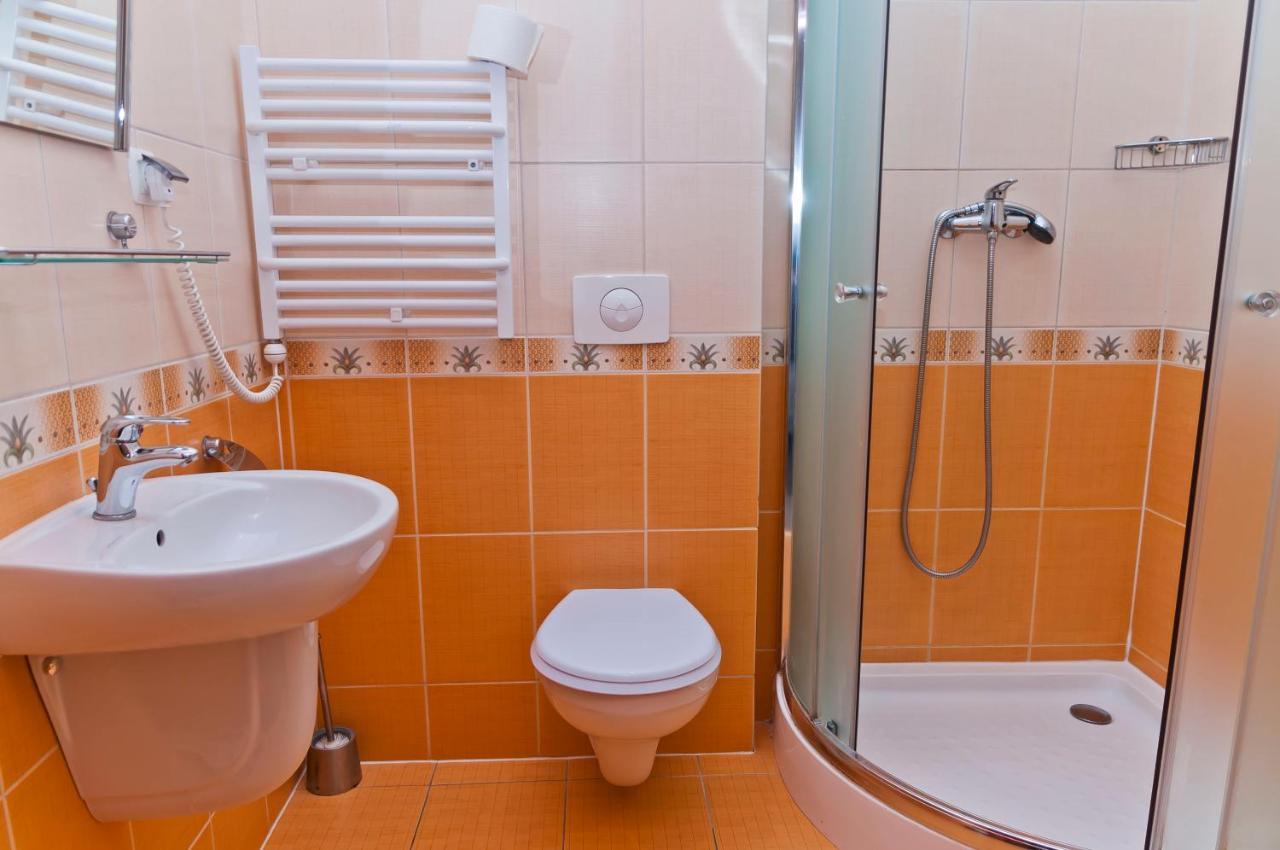 Palacyk Lakomin Hotell Lubiszyn Exteriör bild