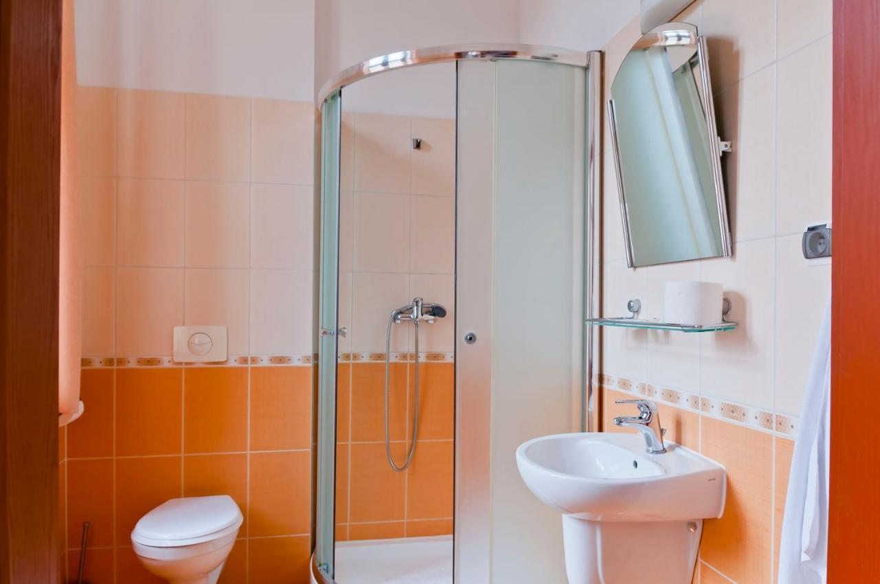 Palacyk Lakomin Hotell Lubiszyn Exteriör bild